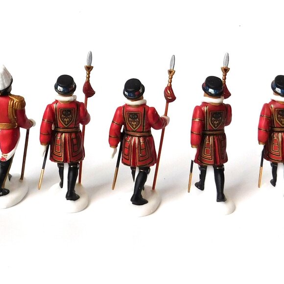 Department 56 Accessory “Yeoman of the Guard” #58397 in box - Picture 6 of 10